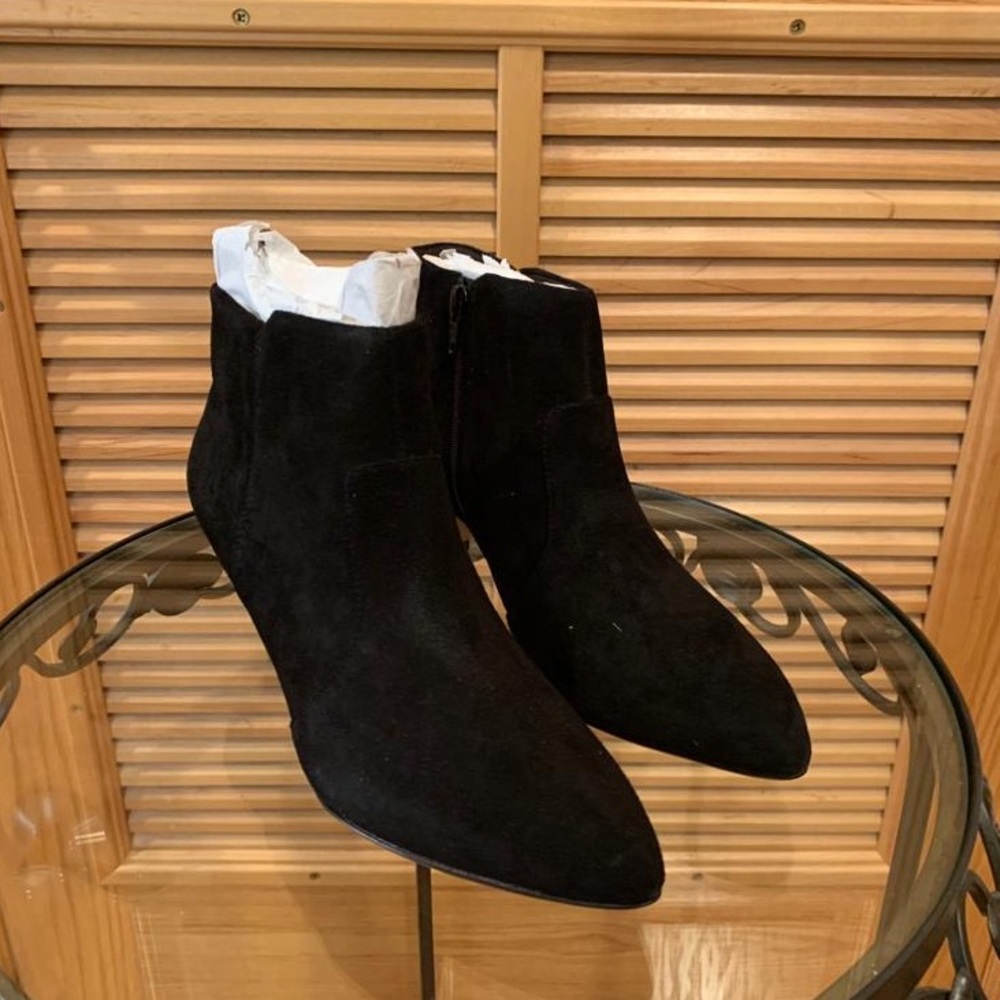 🖤Clark’s Black Suede Kitten Heel Bootie | Size 7.5